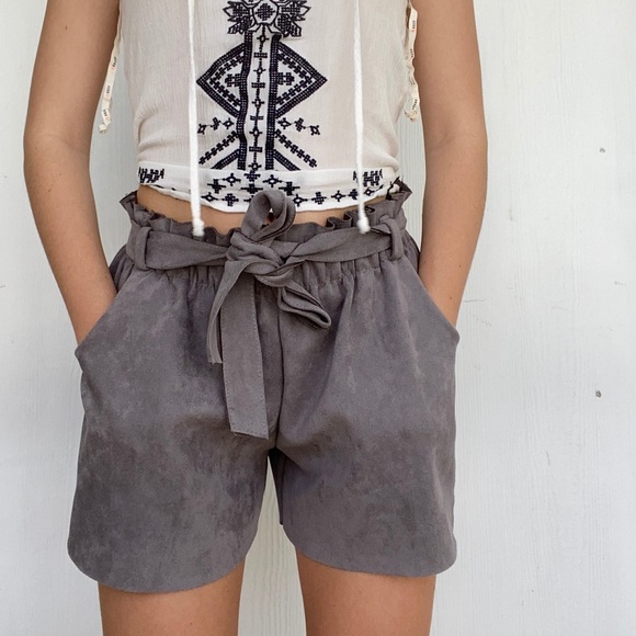 Stunning purple velvet shorts - Picture 2 of 4